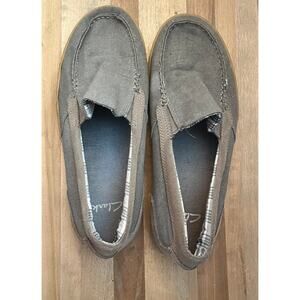Clark’s Slip on casual loafer Gray Taupe shoe Size 10